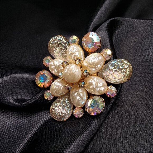 Vintage Gold-Tone Brooch With Faux Pearls & Iridescent Rhinestones Floral Design - Picture 2 of 5